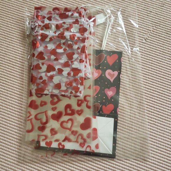 Valentine's Gnome And  Gift Bag Bundle Set, NEW - Picture 7 of 12
